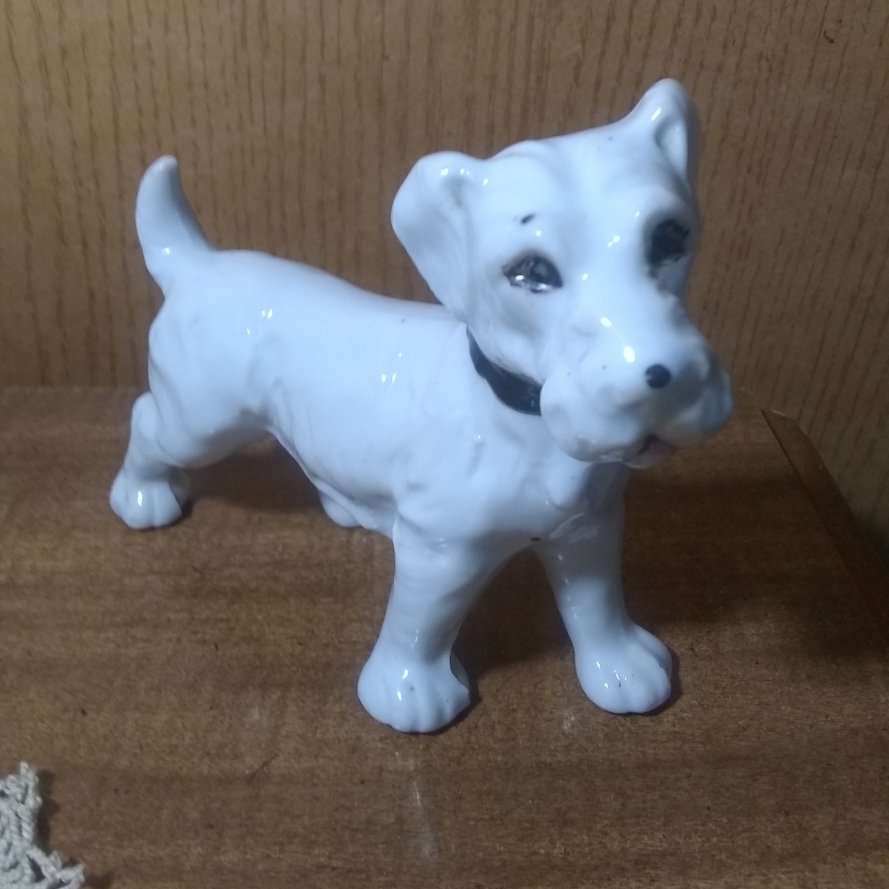 Scottish terrier figurine